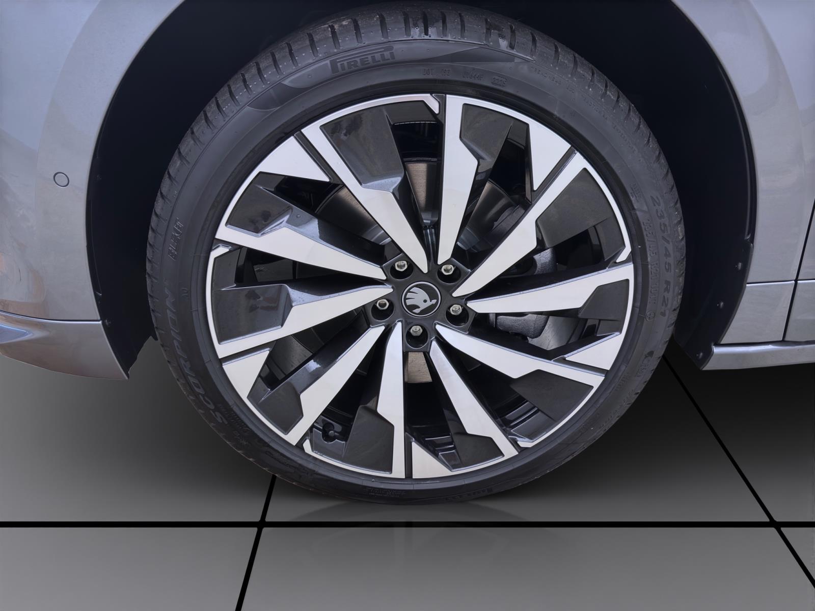 Skoda ENYAQ iV 85X SPORTLINE 4X4 MAXX AHK PANO WINTER 21 360° WÄRMEP