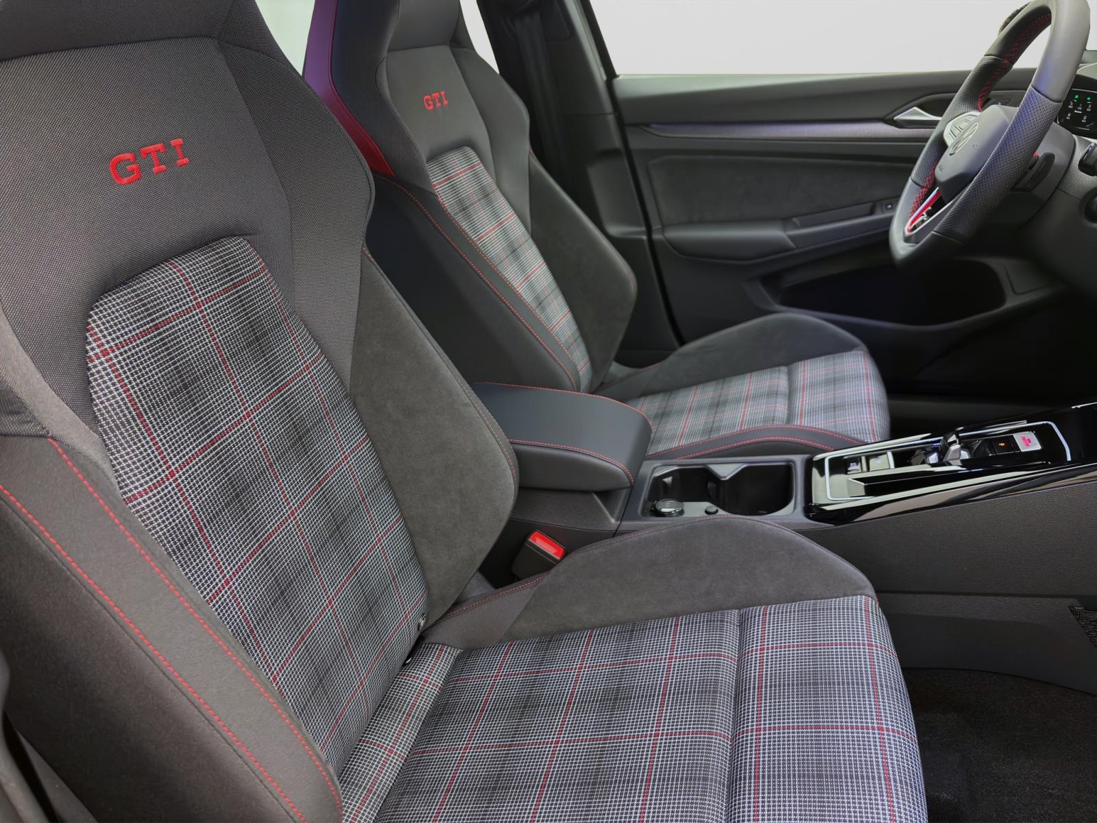 Volkswagen Golf GTI 2.0 TSI DSG