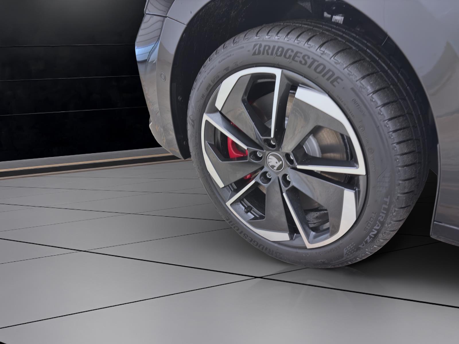 Skoda Octavia COMBI RS AHK PANO STANDH 360° DCC CANTON WINTER-P.