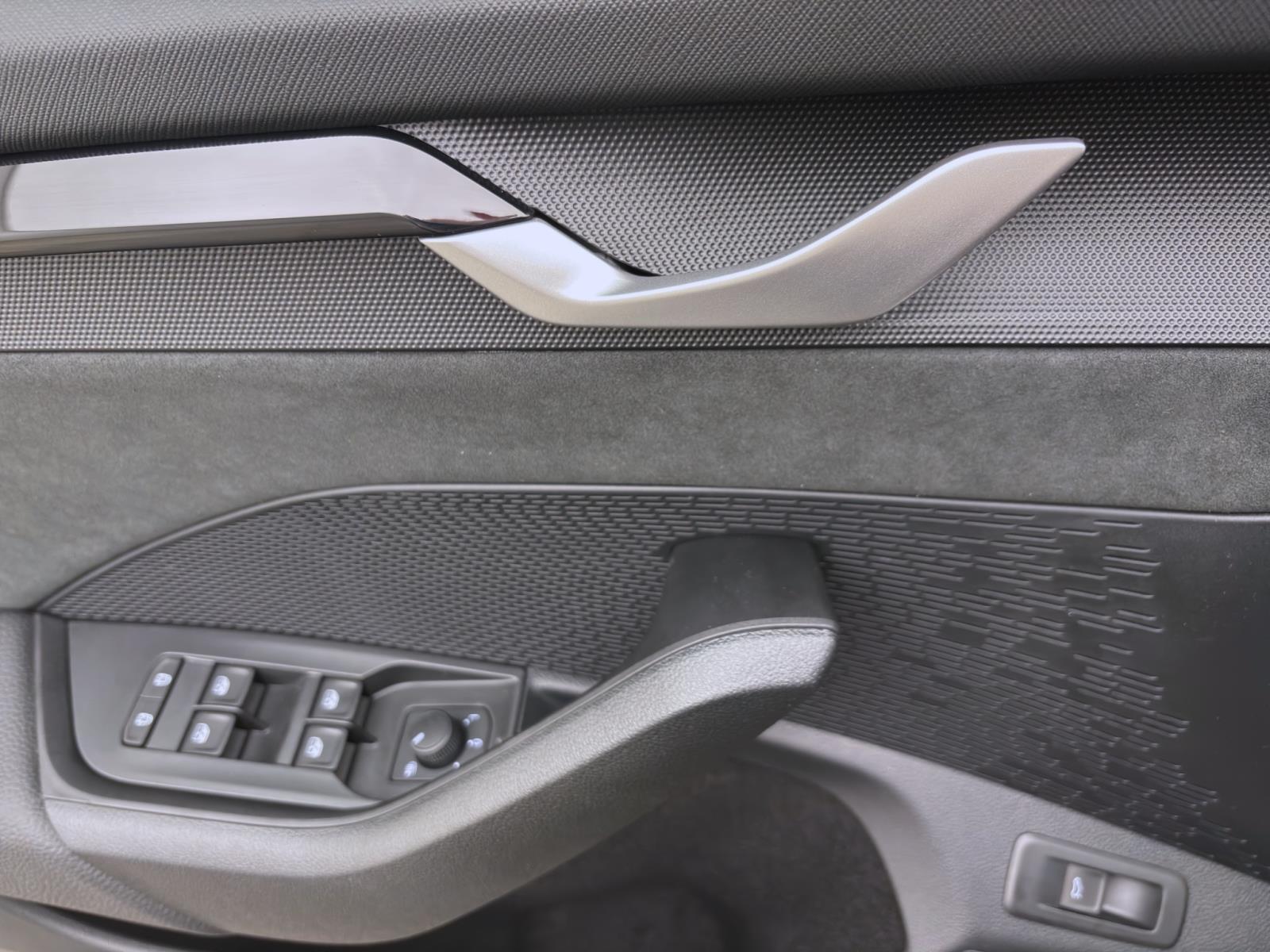Skoda Octavia COMBI RS AHK PANO STANDH 360° DCC CANTON WINTER-P.