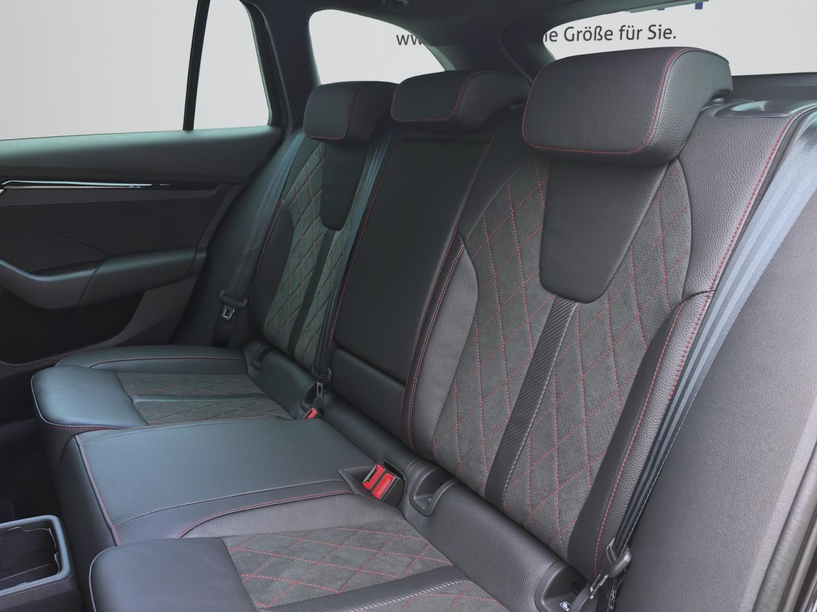 Skoda Octavia COMBI RS AHK PANO STANDH 360° DCC CANTON WINTER-P.