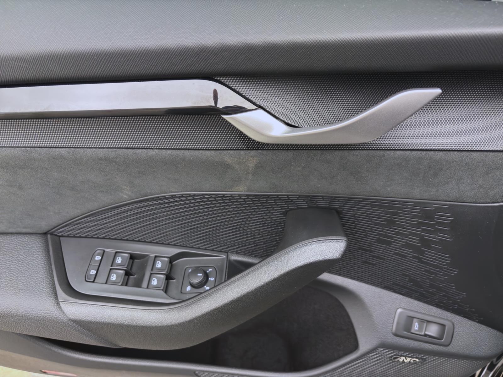 Skoda Octavia COMBI RS AHK PANO STANDH 360° DCC CANTON WINTER-P.