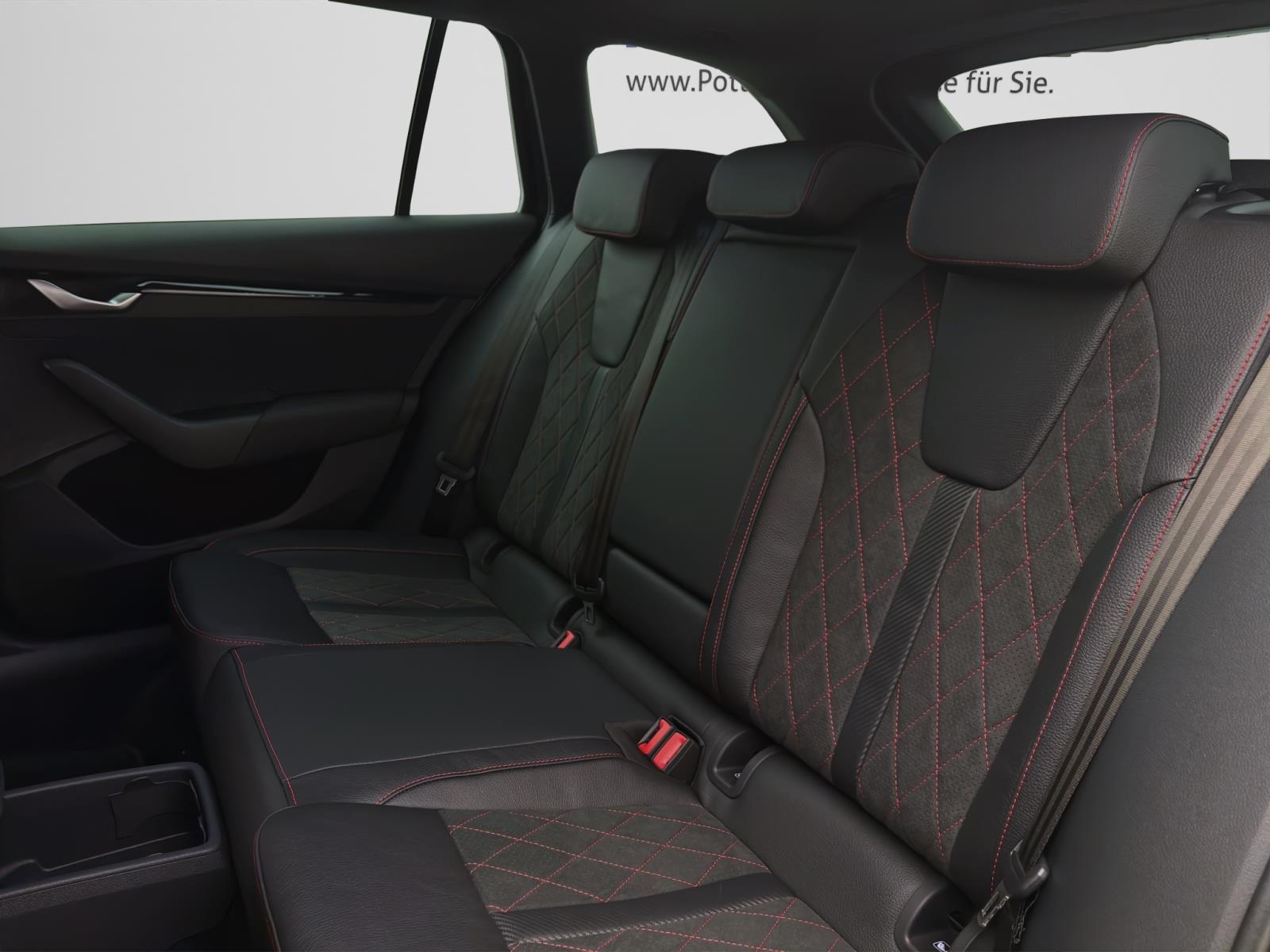 Skoda Octavia COMBI RS AHK PANO STANDH 360° DCC CANTON WINTER-P.