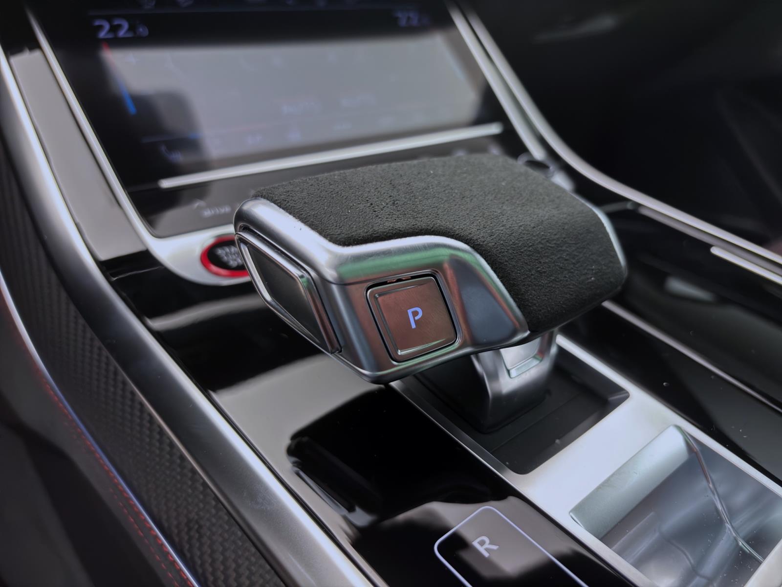 Audi RSQ8 SUV performance 471(640) kW(PS) tiptronic