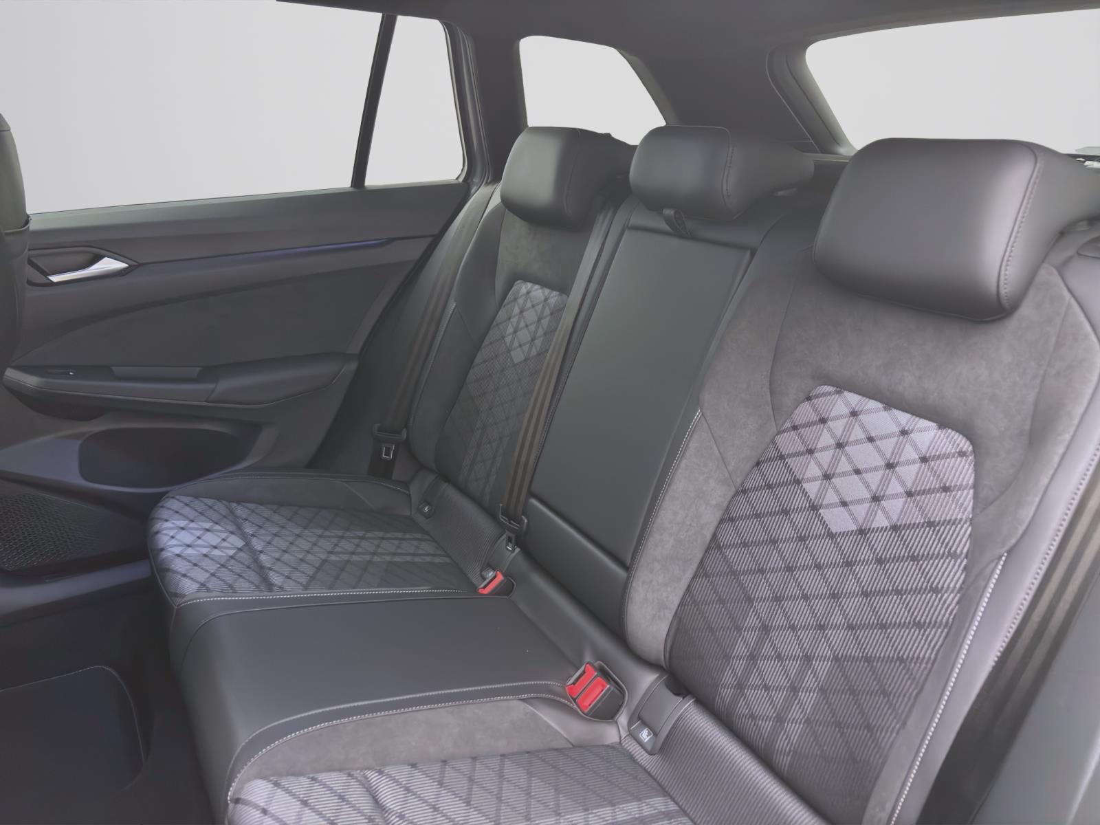 Bild 14: Volkswagen Golf Variant R-Line 2.0 TDI DSG