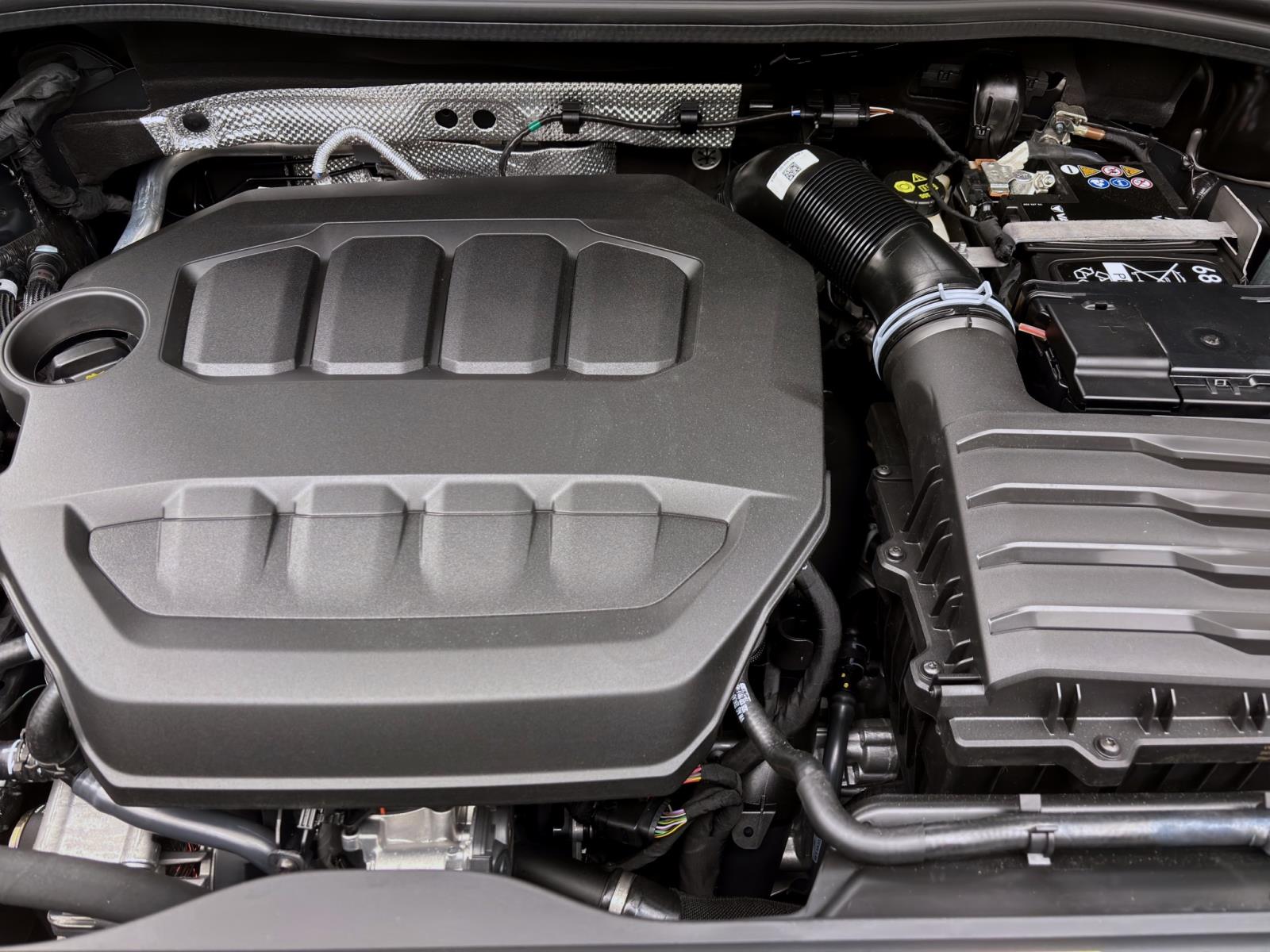Volkswagen Tayron 2.0 TSI DSG 4M R-LINE NAVI STANDHZG MATRIX AHK
