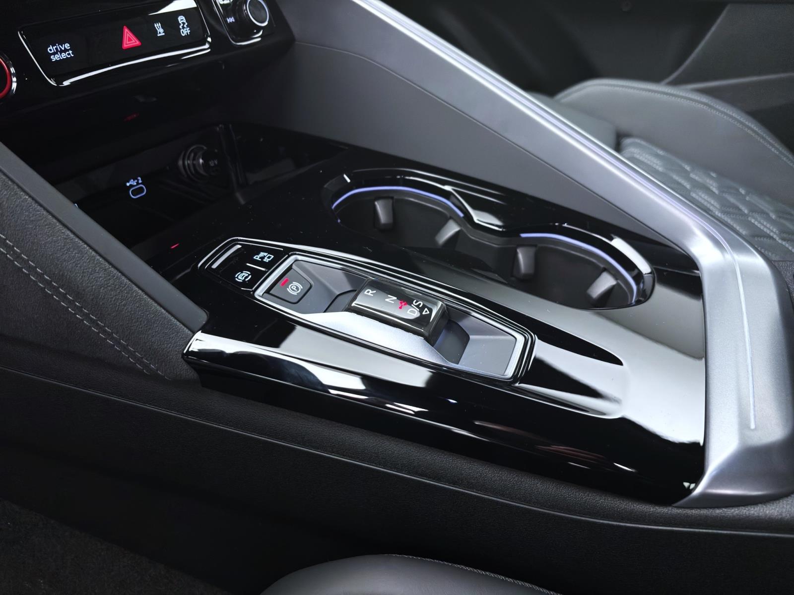 Bild 12: Audi SQ5 SUV TFSI 270 kW S tronic LM21 AHK HuD B&O