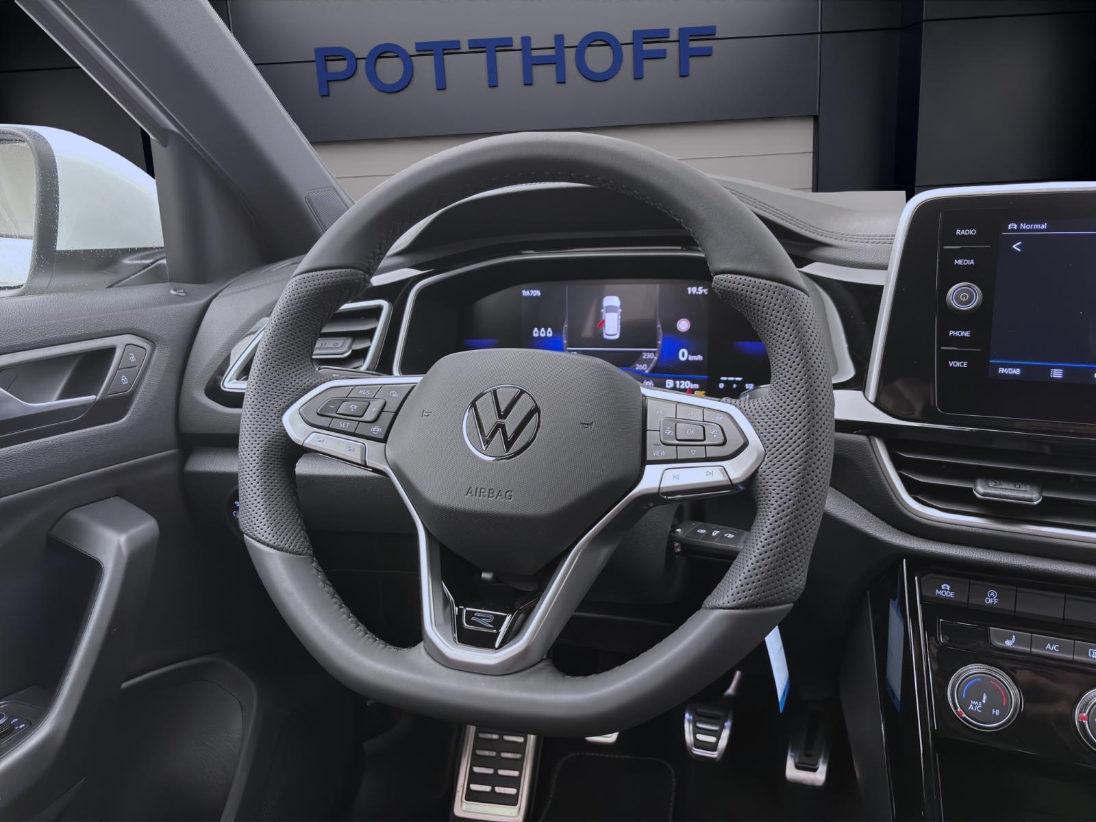 Volkswagen T-Roc 1.0 TSI R-LINE KAMERA PDC SITZHZG ACC