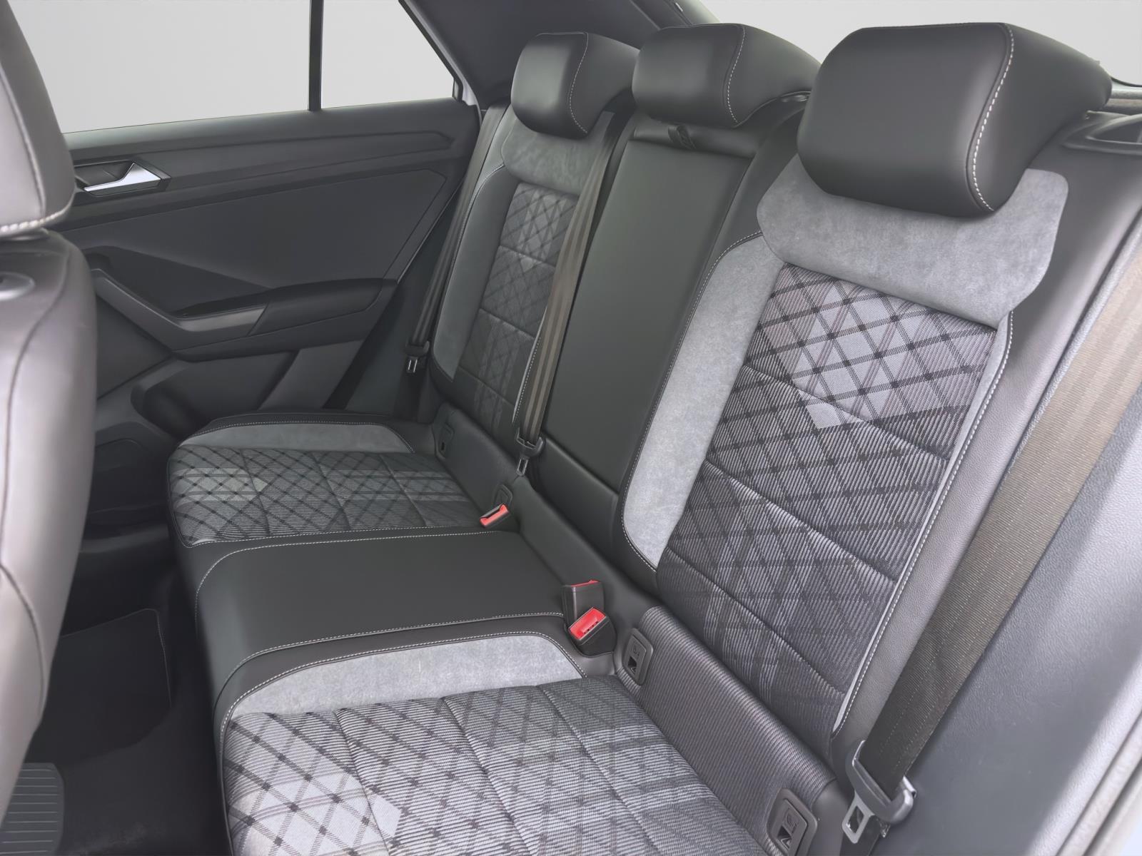 Volkswagen T-Roc 1.0 TSI R-LINE KAMERA PDC SITZHZG ACC