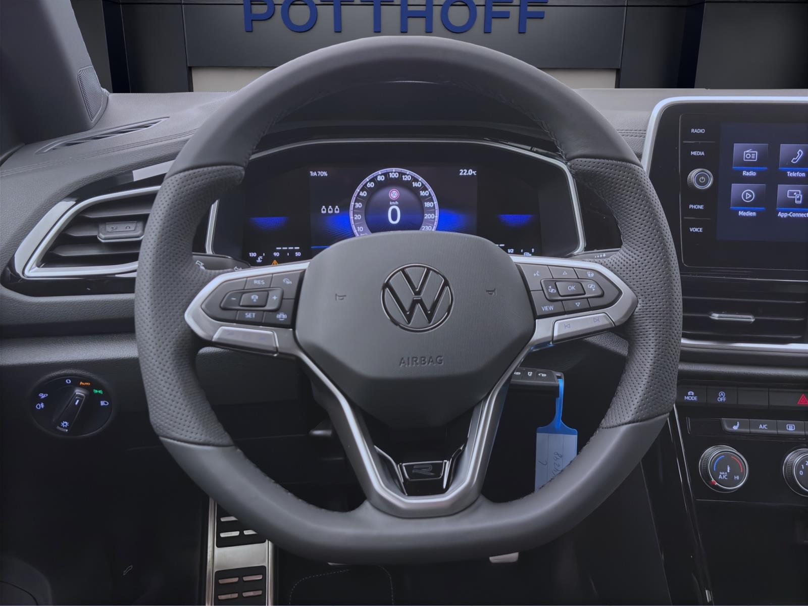 Volkswagen T-Roc 1.0 TSI R-LINE KAMERA PDC SITZHZG ACC