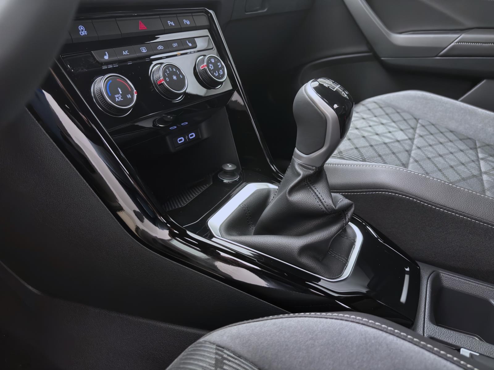 Volkswagen T-Roc 1.0 TSI R-LINE PDC LED KAMERA SITZHZG
