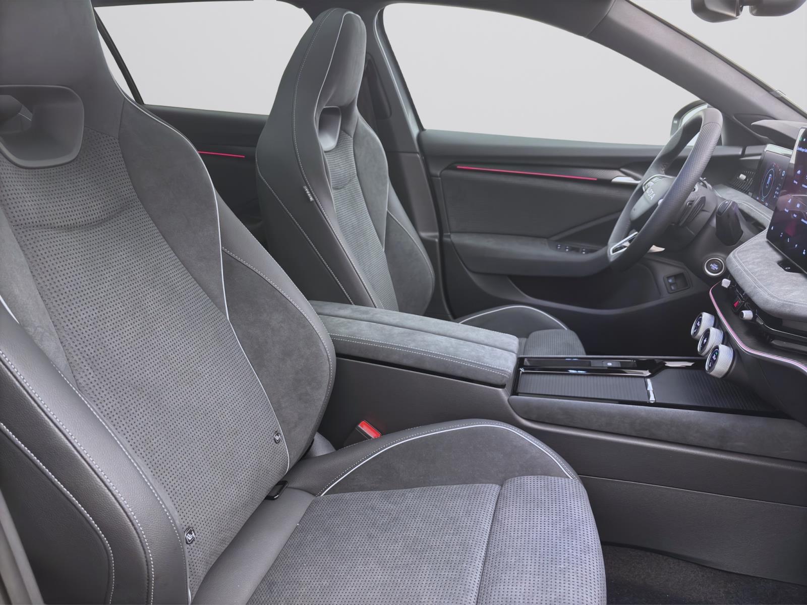Bild 14: Skoda Superb COMBI iV SPORTLINE AHK PANO NAV+ ASSISTENZ+ 360° HEAD-UP