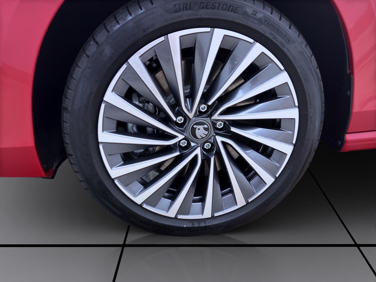 Bild 7: Skoda Superb COMBI iV L&K pACC DCC+ HEAD-UP NAV KAM MATRIX CANTON