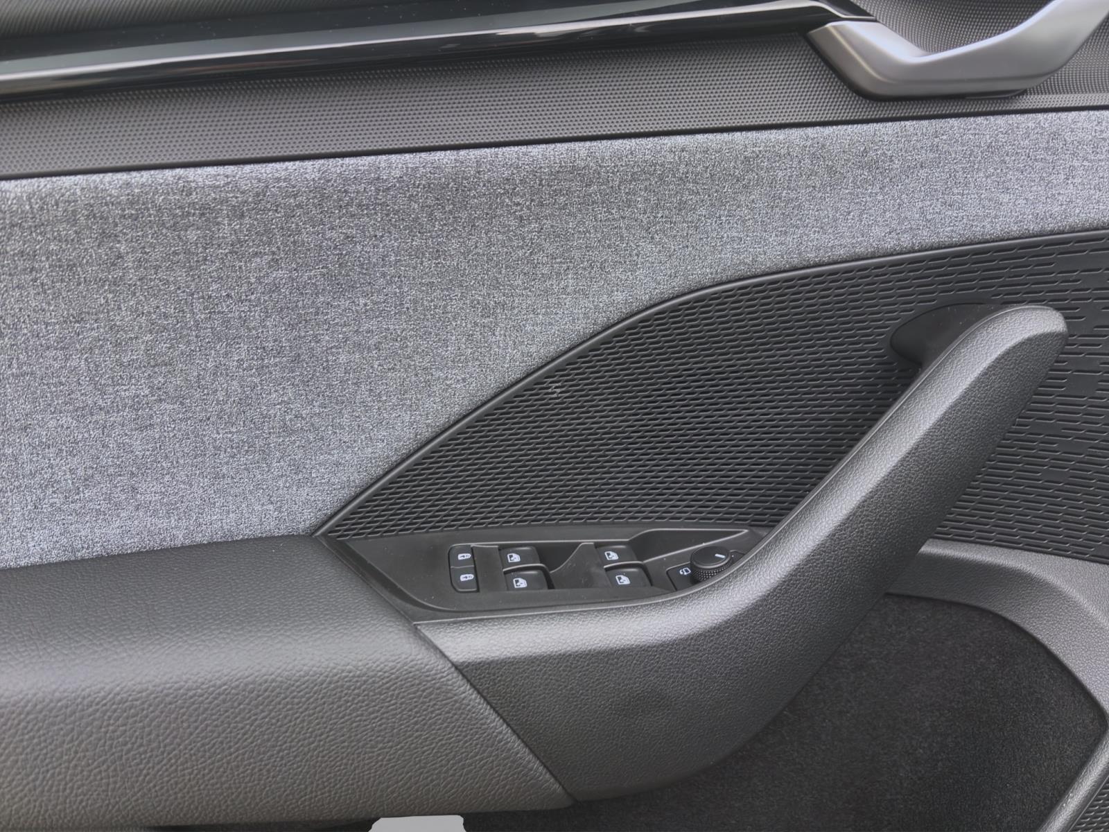 Bild 9: Skoda Octavia COMBI TOUR DSG AHK pACC NAV 360° HEAD-UP MATRIX