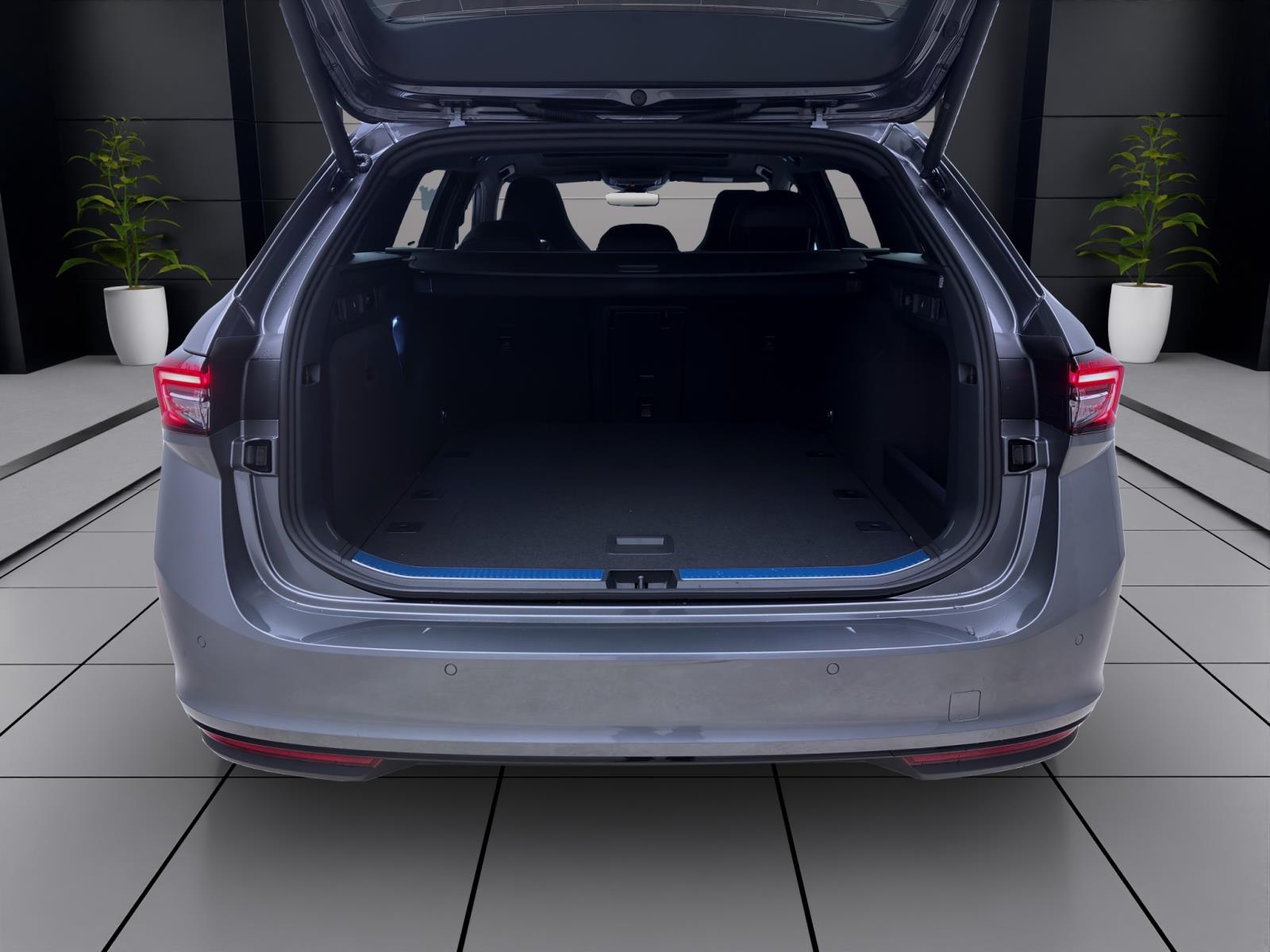 Bild 3: Skoda Superb COMBI SPORTLINE 4X4 AHK PANO STANDH 19 360° NAV ASSISTENZ+