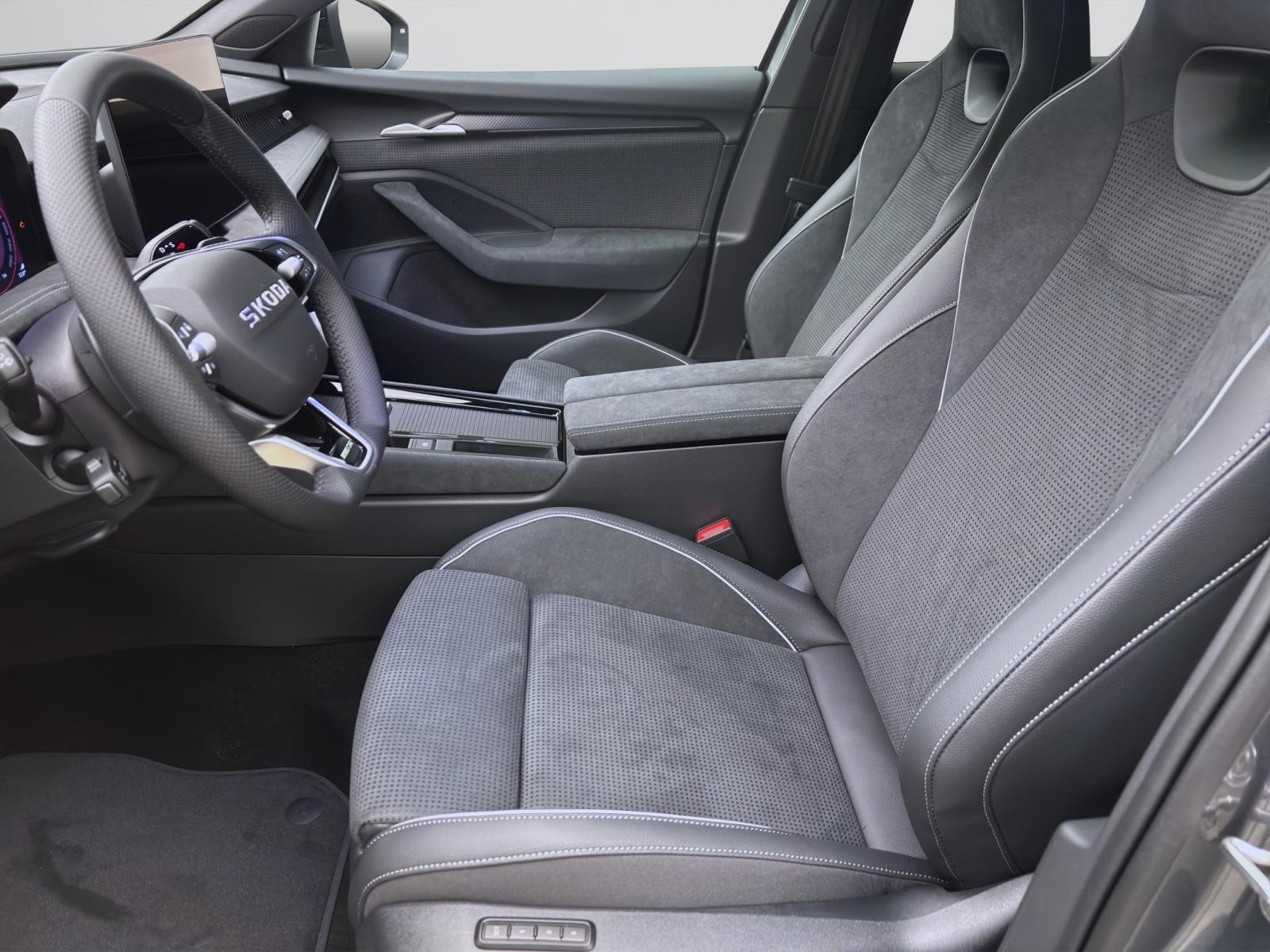 Bild 8: Skoda Superb COMBI SPORTLINE 4X4 AHK PANO STANDH 19 360° NAV ASSISTENZ+