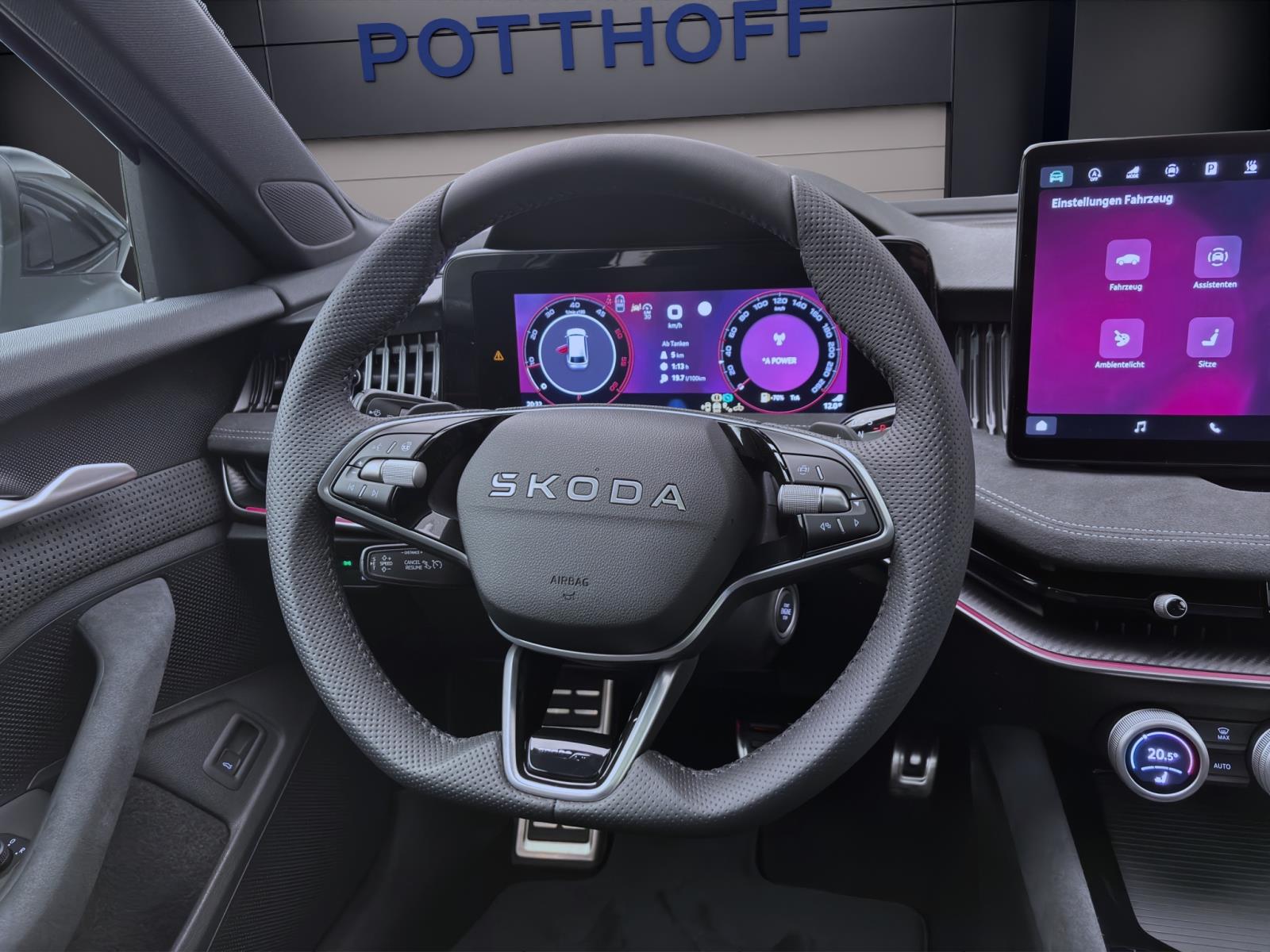 Bild 10: Skoda Superb COMBI SPORTLINE 4X4 AHK PANO STANDH 19 360° NAV ASSISTENZ+
