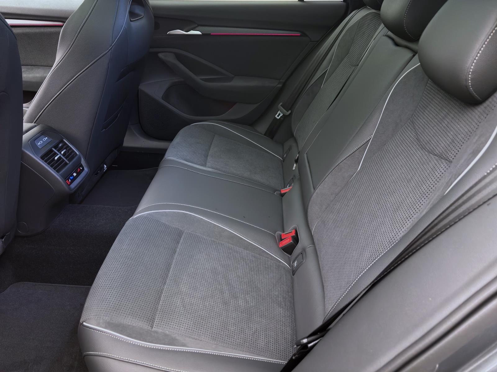 Bild 14: Skoda Superb COMBI SPORTLINE 4X4 AHK PANO STANDH 19 360° NAV ASSISTENZ+