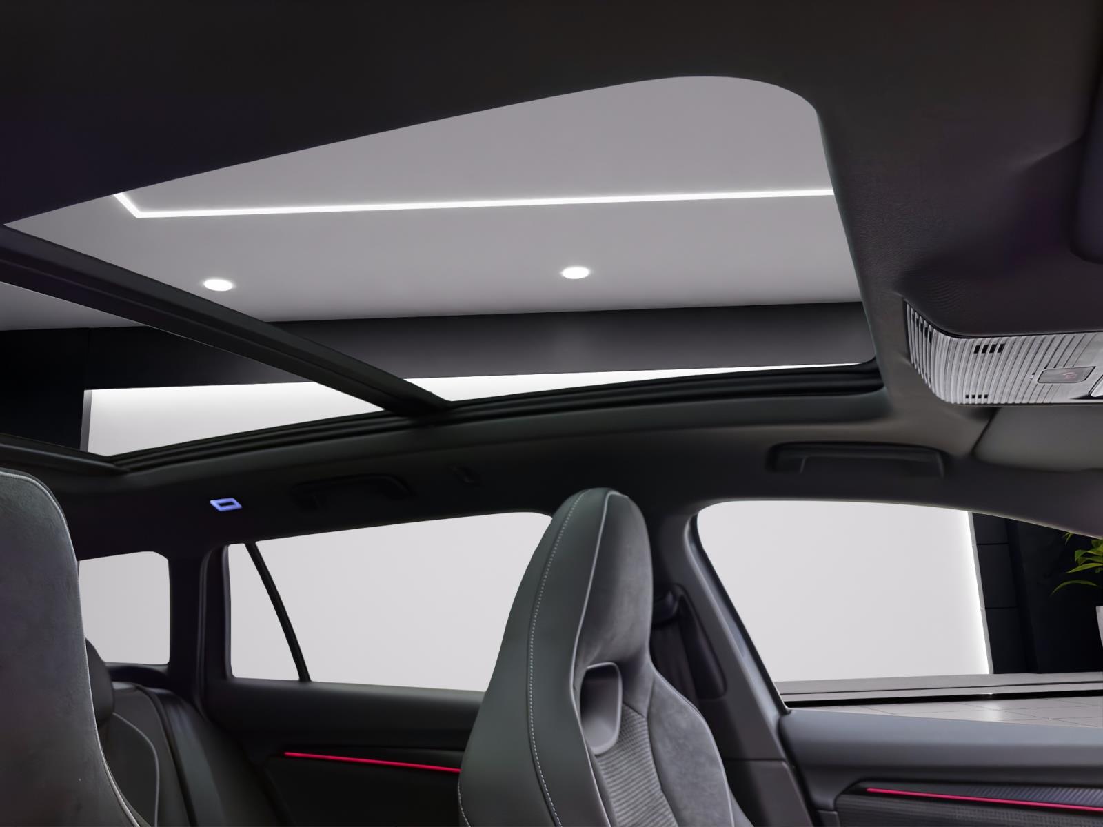 Bild 16: Skoda Superb COMBI SPORTLINE 4X4 AHK PANO STANDH 19 360° NAV ASSISTENZ+