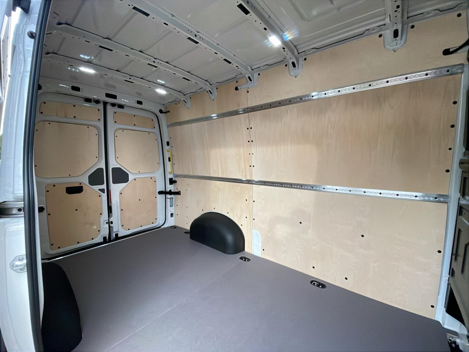 Bild 17: Volkswagen Crafter 35 Kasten Mittel HD 2,0 TDI Sofort Verfügbar