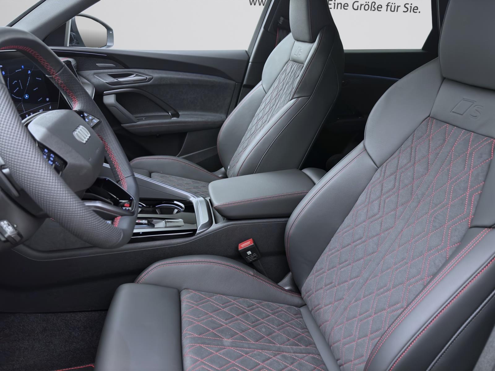 Bild 8: Audi Q5 Sportback e-Hybrid 270 kW quattro edition one mythosschwarz