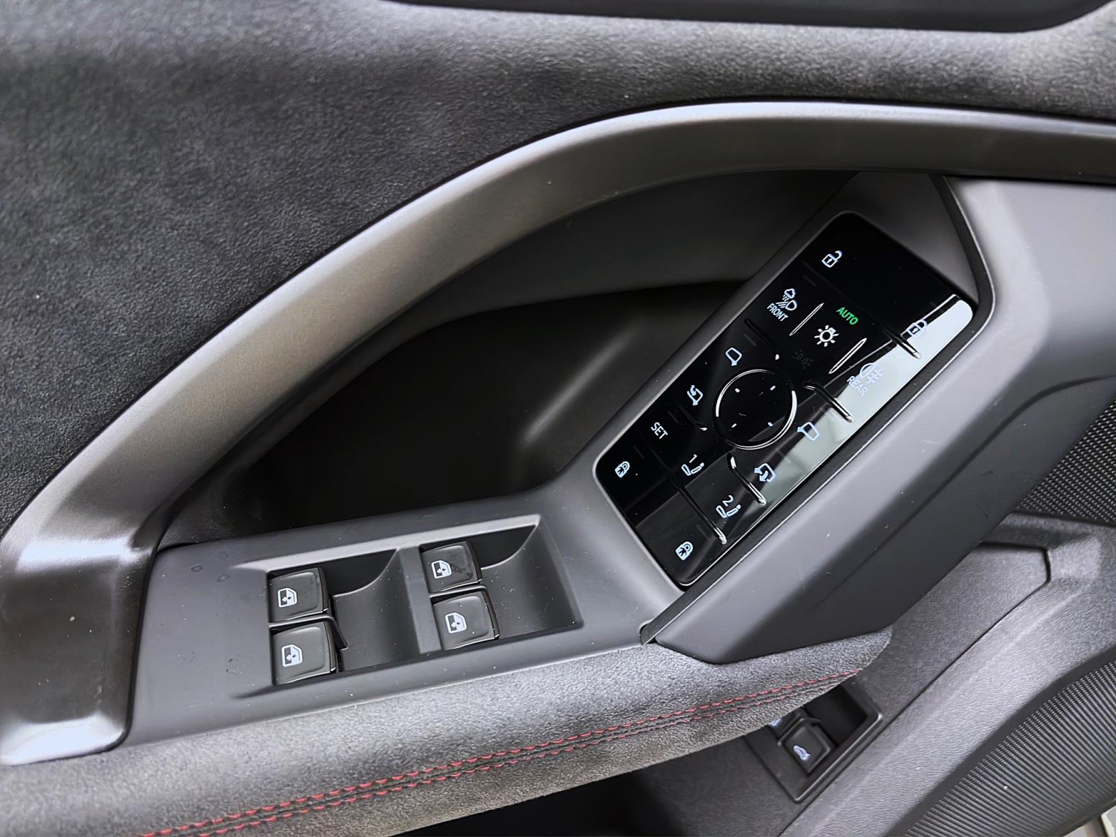 Bild 9: Audi Q5 Sportback e-Hybrid 270 kW quattro edition one mythosschwarz