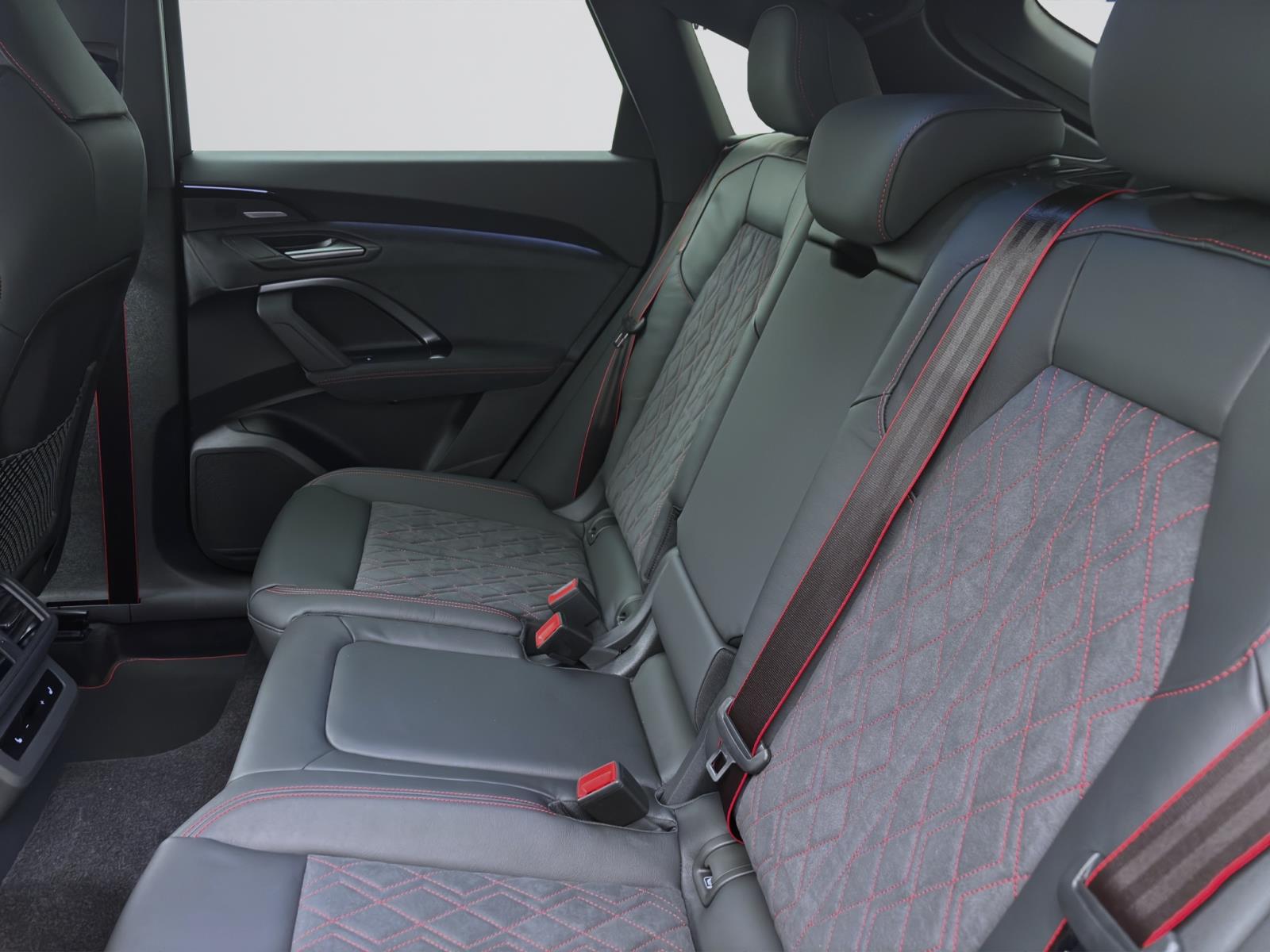 Bild 13: Audi Q5 Sportback e-Hybrid 270 kW quattro edition one mythosschwarz