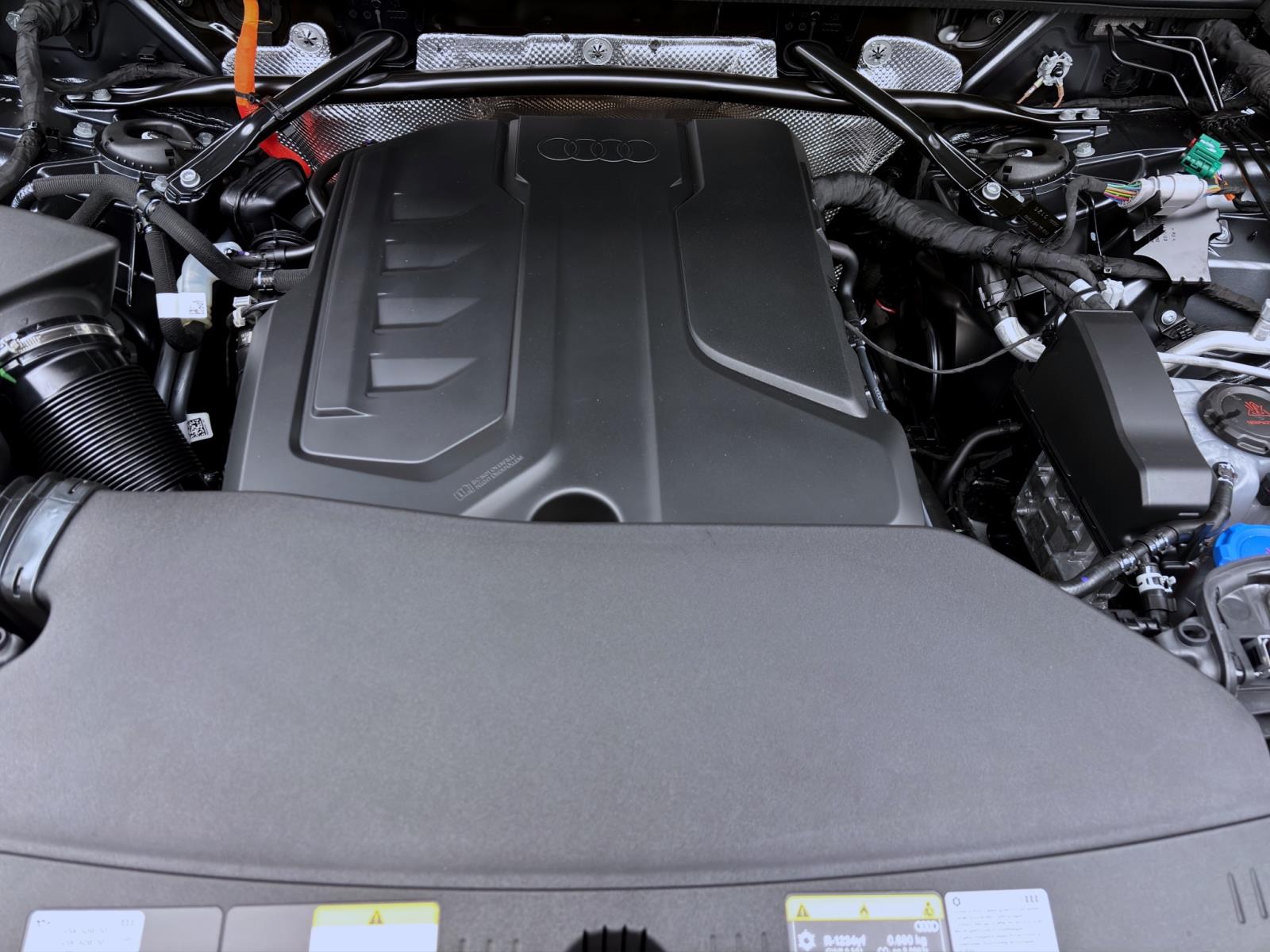 Bild 16: Audi Q5 Sportback e-Hybrid 270 kW quattro edition one mythosschwarz