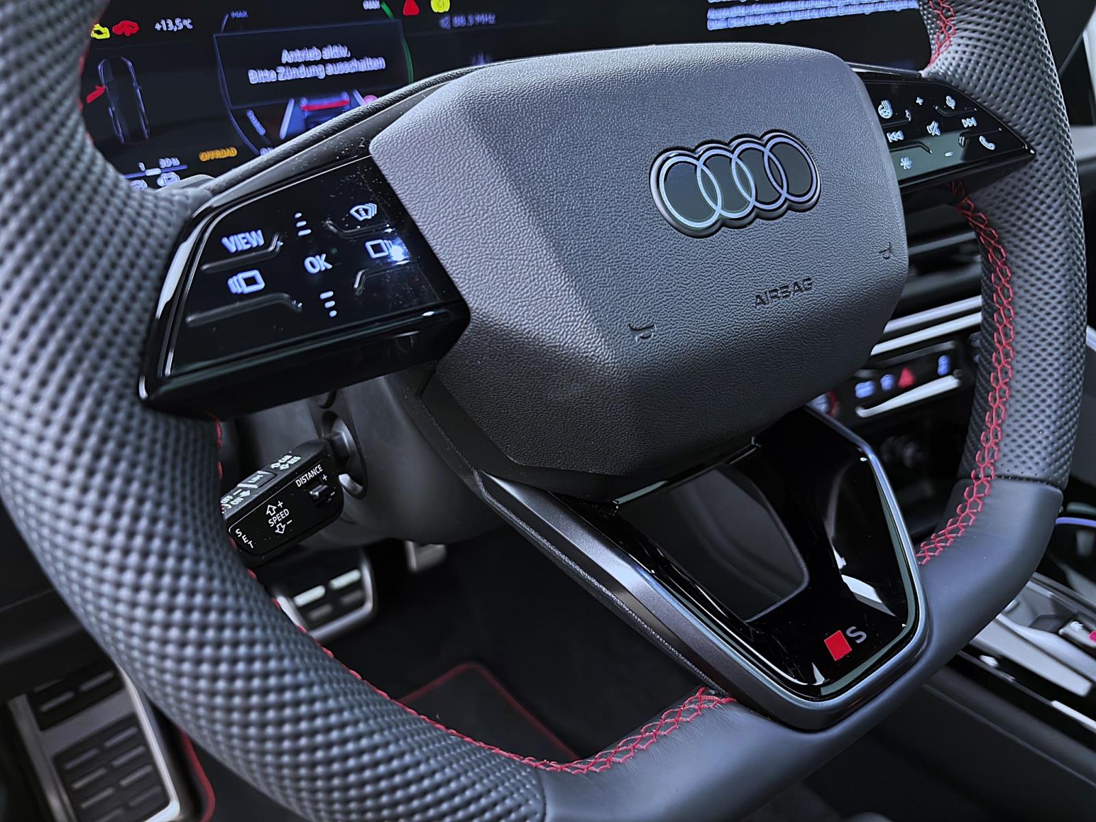 Bild 18: Audi Q5 Sportback e-Hybrid 270 kW quattro edition one mythosschwarz