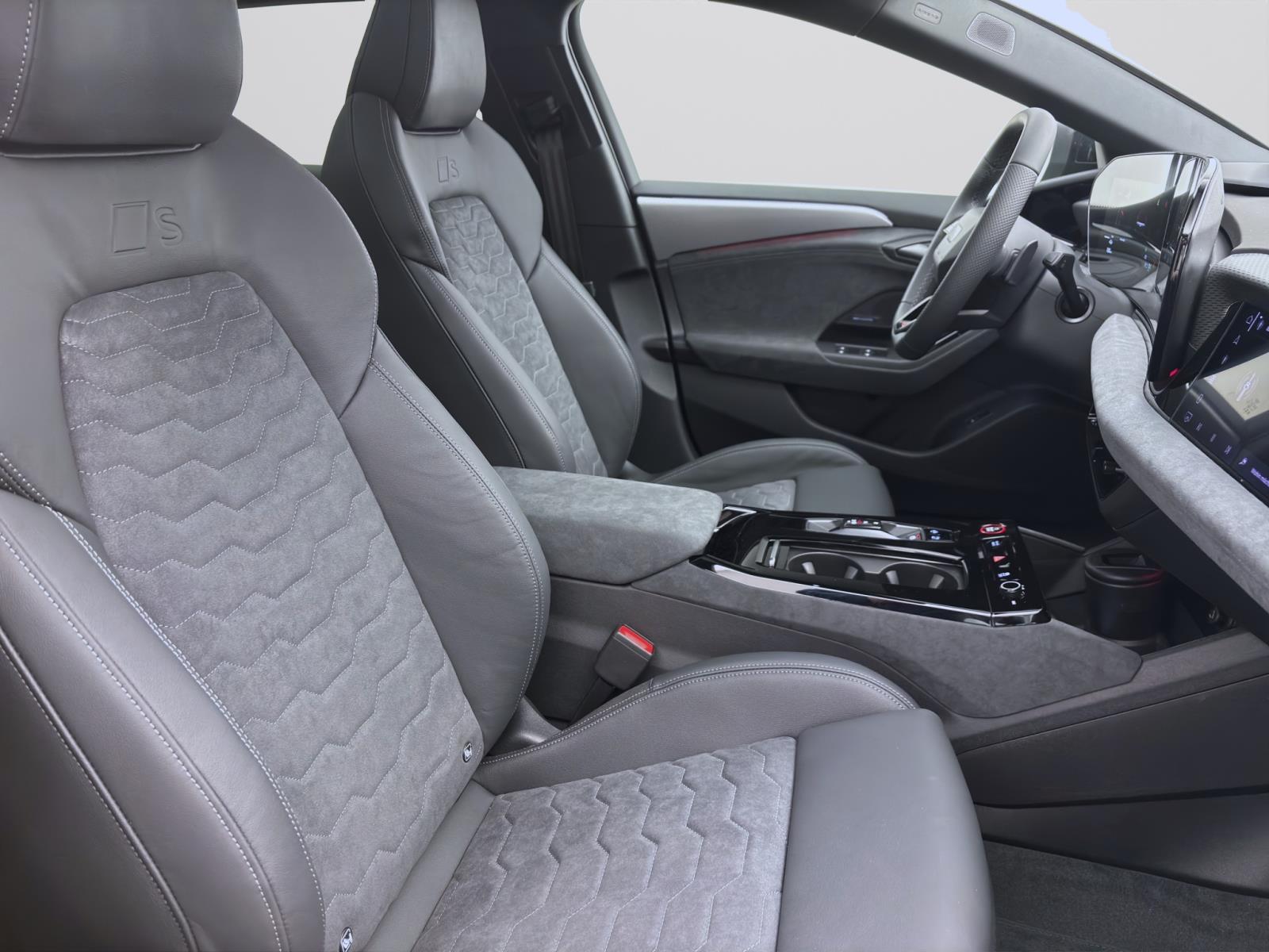 Bild 15: Audi A6 e-tron Avant performance AHK PANO S LINE B&O