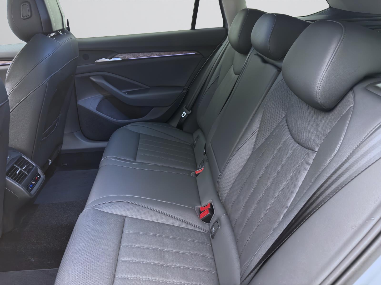 Bild 13: Skoda Superb COMBI iV L&K AHK NAV+ KAM HEAD-UP pACC DCC ASSISTENZ