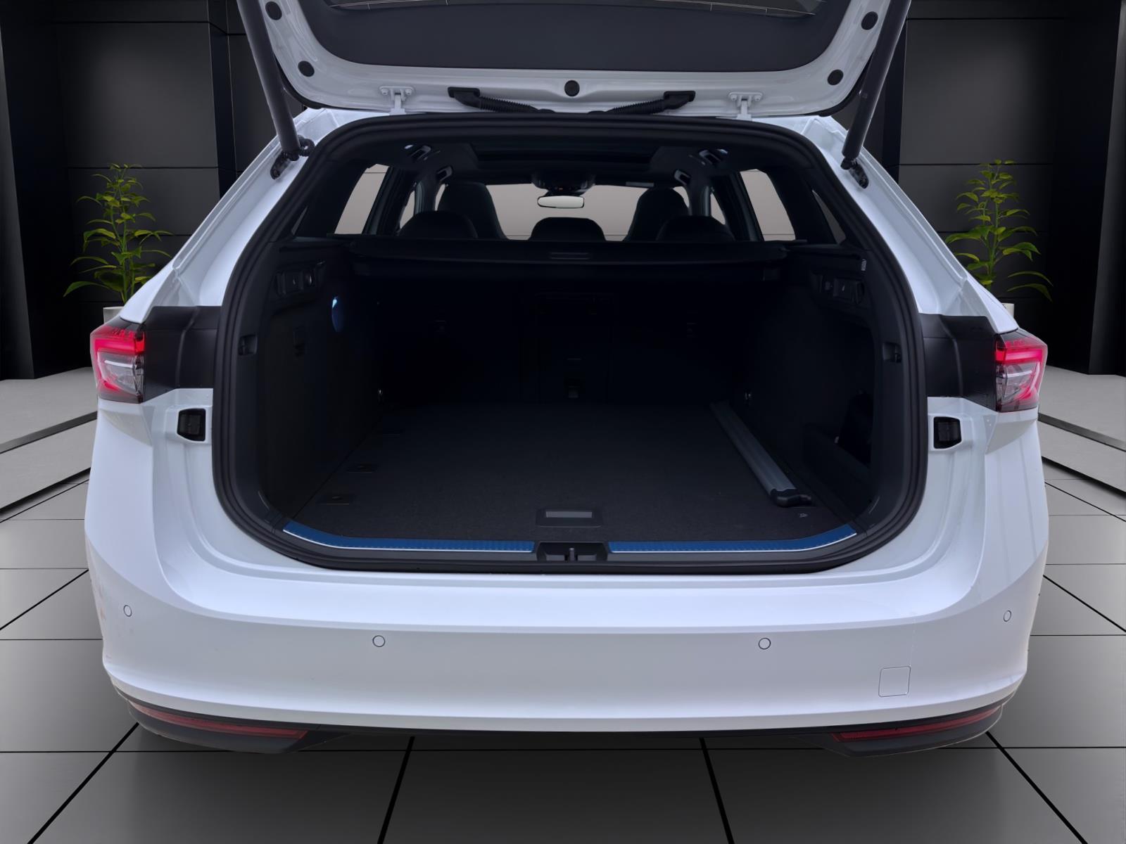 Bild 3: Skoda Superb COMBI SPORTLINE 4X4 AHK PANO STANDH 19 NAV+ ASSISTENZ+ CANTON