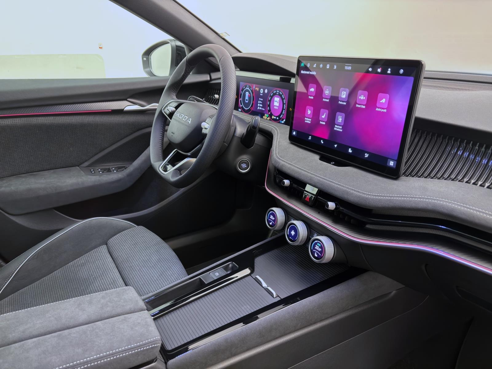 Bild 17: Skoda Superb COMBI SPORTLINE 4X4 AHK PANO STANDH 19 NAV+ ASSISTENZ+ CANTON