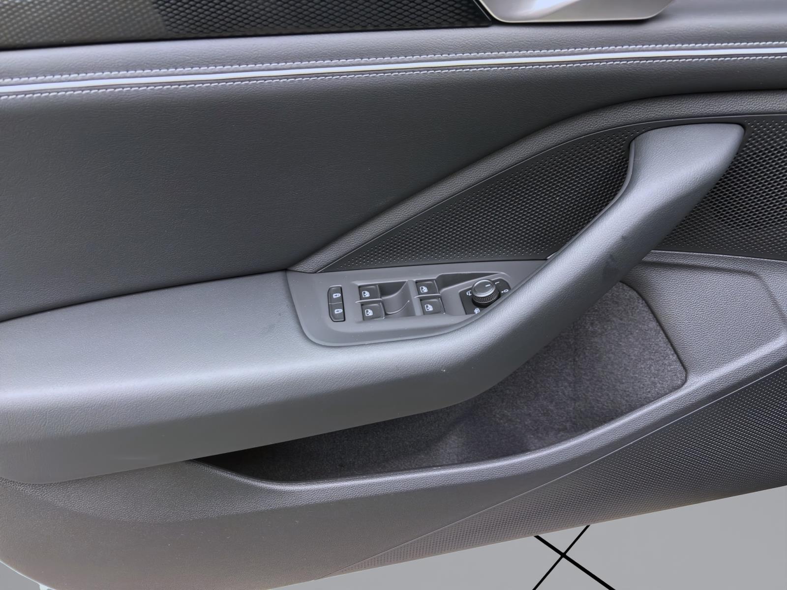 Bild 9: Volkswagen Passat Variant 1.5 eTSI DSG BUSINESS NAVI HuD KLIMA SHZG