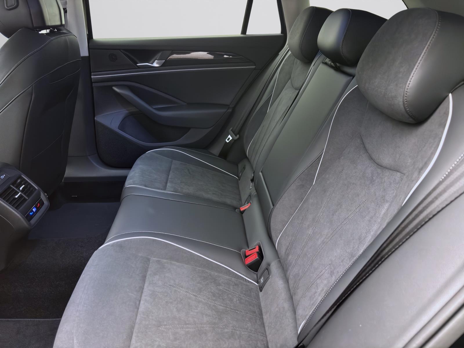 Bild 14: Volkswagen Passat Variant 1.5 eTSI DSG BUSINESS NAVI HuD KLIMA SHZG