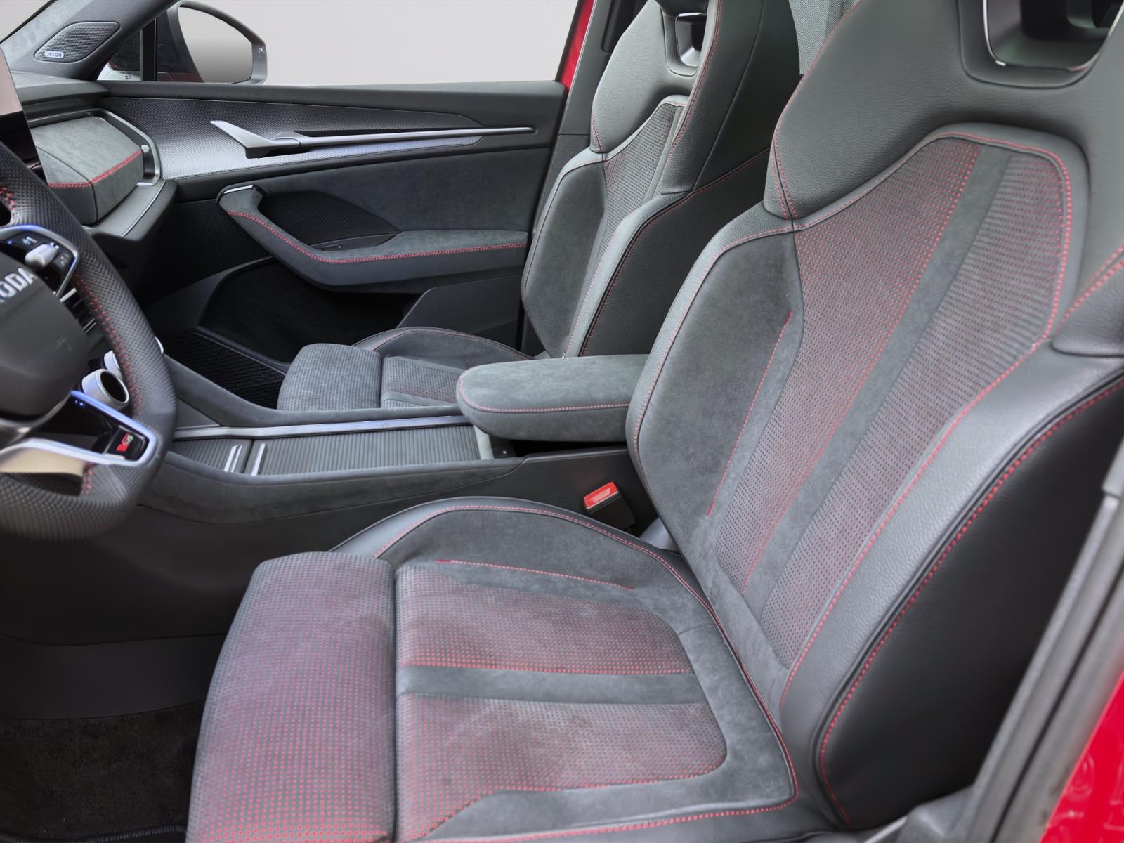 Bild 8: Skoda Kodiaq RS 4X4 STANDH PANO HEAD-UP 360° NAV+ ASSISTENZ+