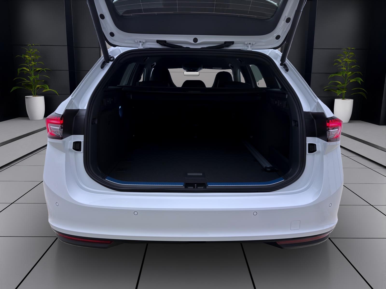 Bild 3: Skoda Superb COMBI SPORTLINE 4X4 AHK STANDH NAV 360° HEAD-UP CANTON