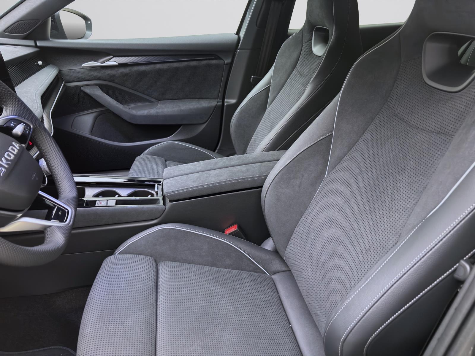 Bild 8: Skoda Superb COMBI SPORTLINE 4X4 AHK pACC 360° 19 DCC+ ASSISTENZ+ MATRIX