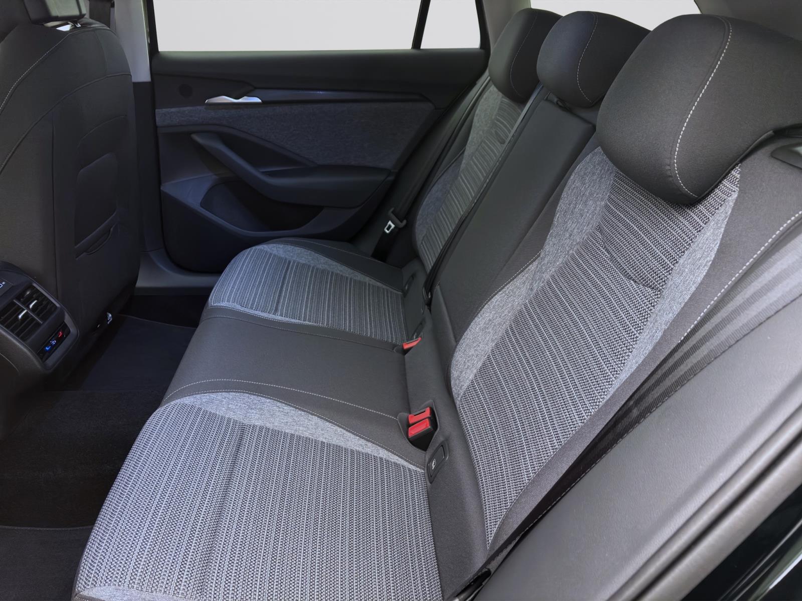 Bild 14: Skoda Superb COMBI iV SELECTION DSG KAM LED SHZ 17 SMARTLINK SPURW.