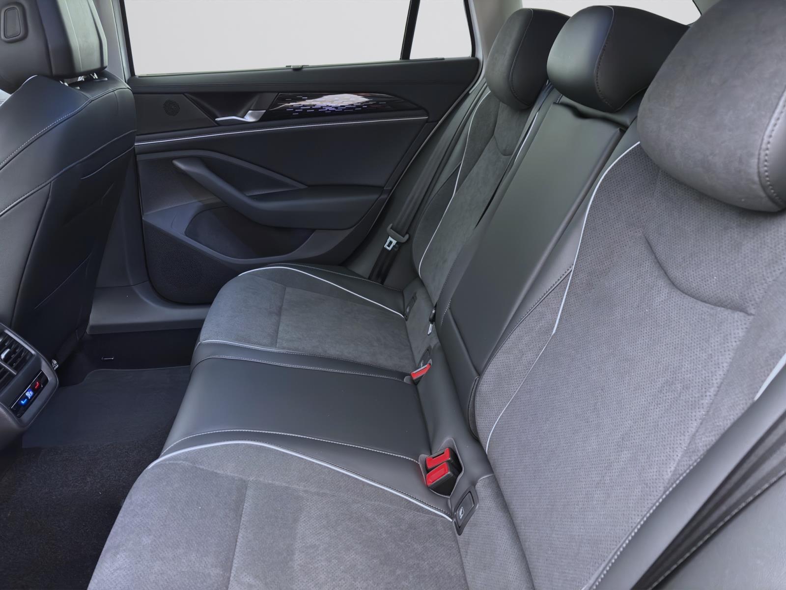 Bild 13: Volkswagen Passat Variant 2.0 TDI DSG ELEGANCE AHK HuD NAVI IQ.LIGHT