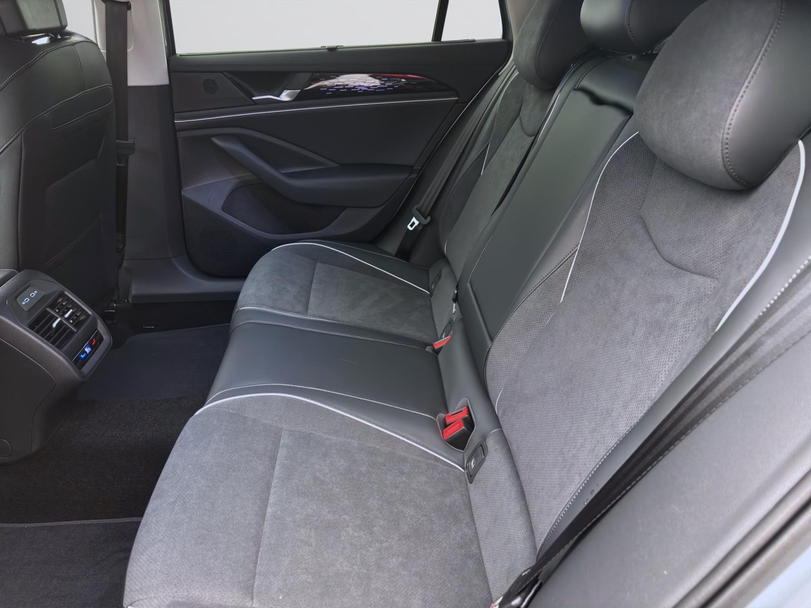 Bild 13: Volkswagen Passat Variant 2.0 TDI DSG ELEGANCE AHK HuD NAVI IQ.LIGHT