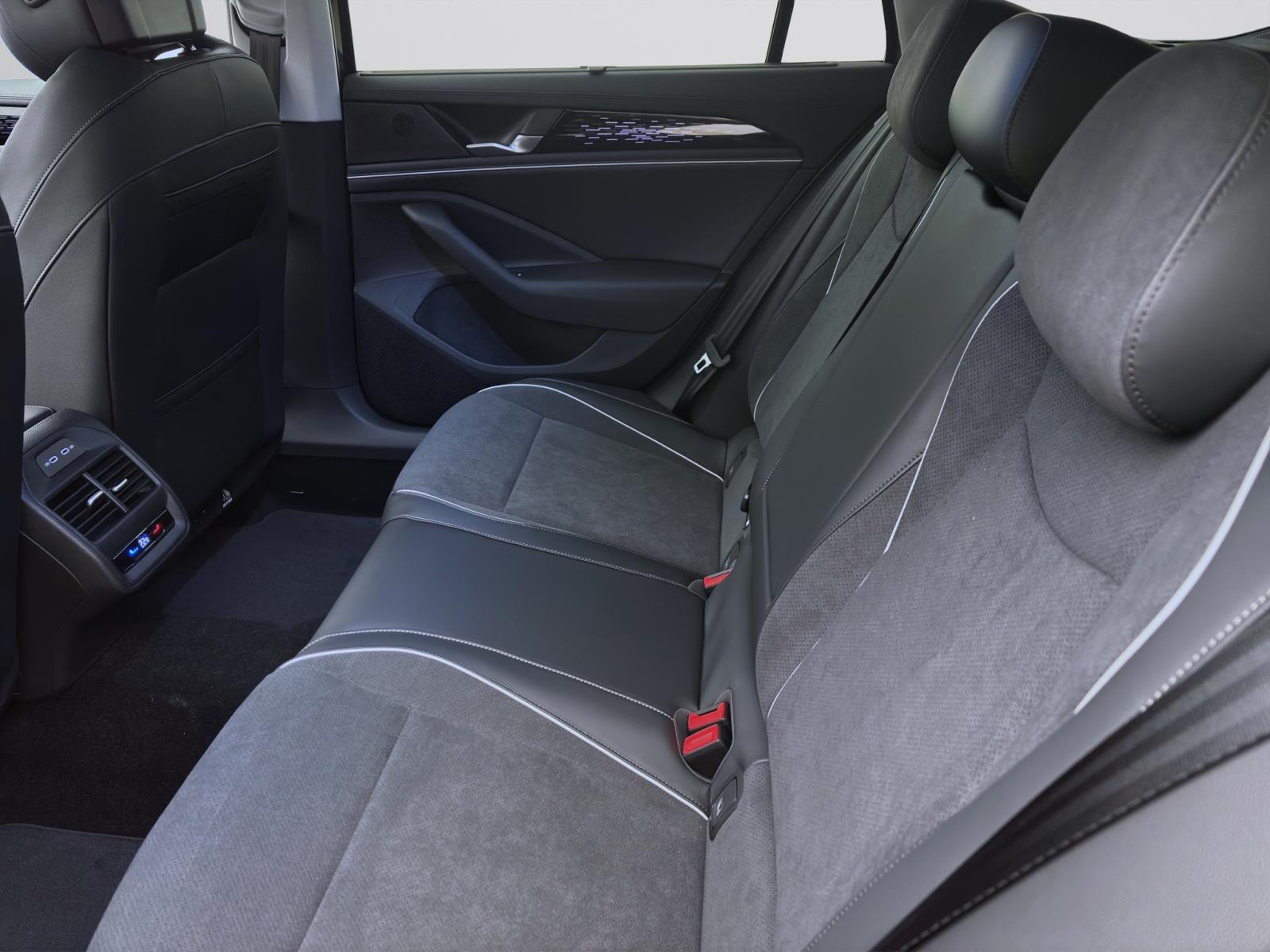 Bild 14: Volkswagen Passat Variant 2.0 TDI DSG ELEGANCE AHK HuD NAVI IQ.LIGHT