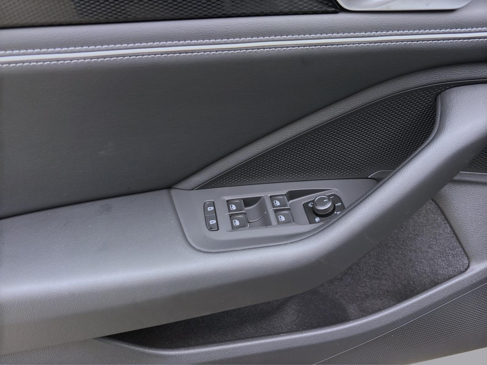 Bild 9: Volkswagen Passat Variant 1.5 eTSI DSG BUSINESS IQ.LIGHT NAVI HuD LM17