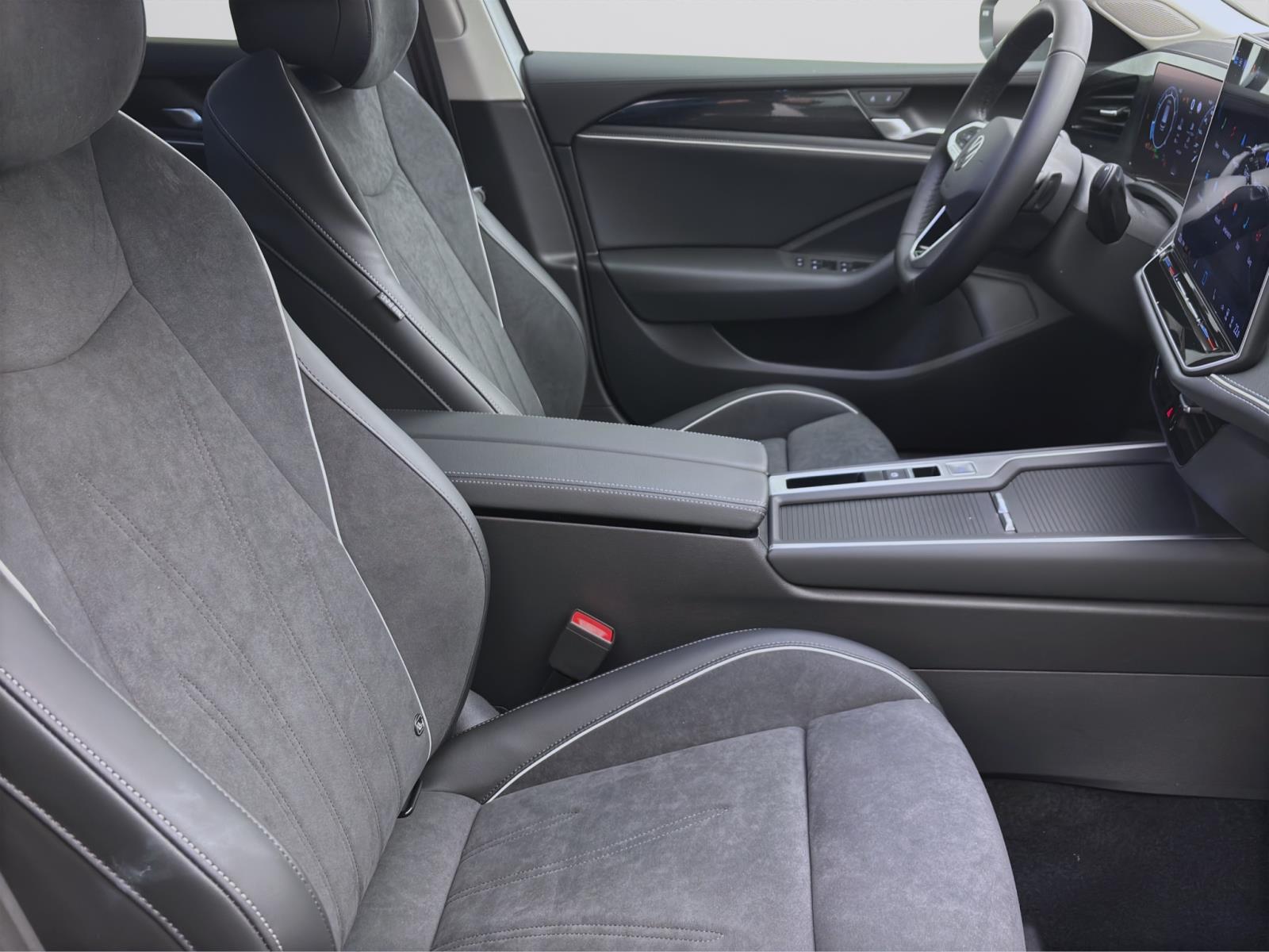 Bild 14: Volkswagen Passat Variant 1.5 eTSI DSG BUSINESS IQ.LIGHT NAVI HuD LM17