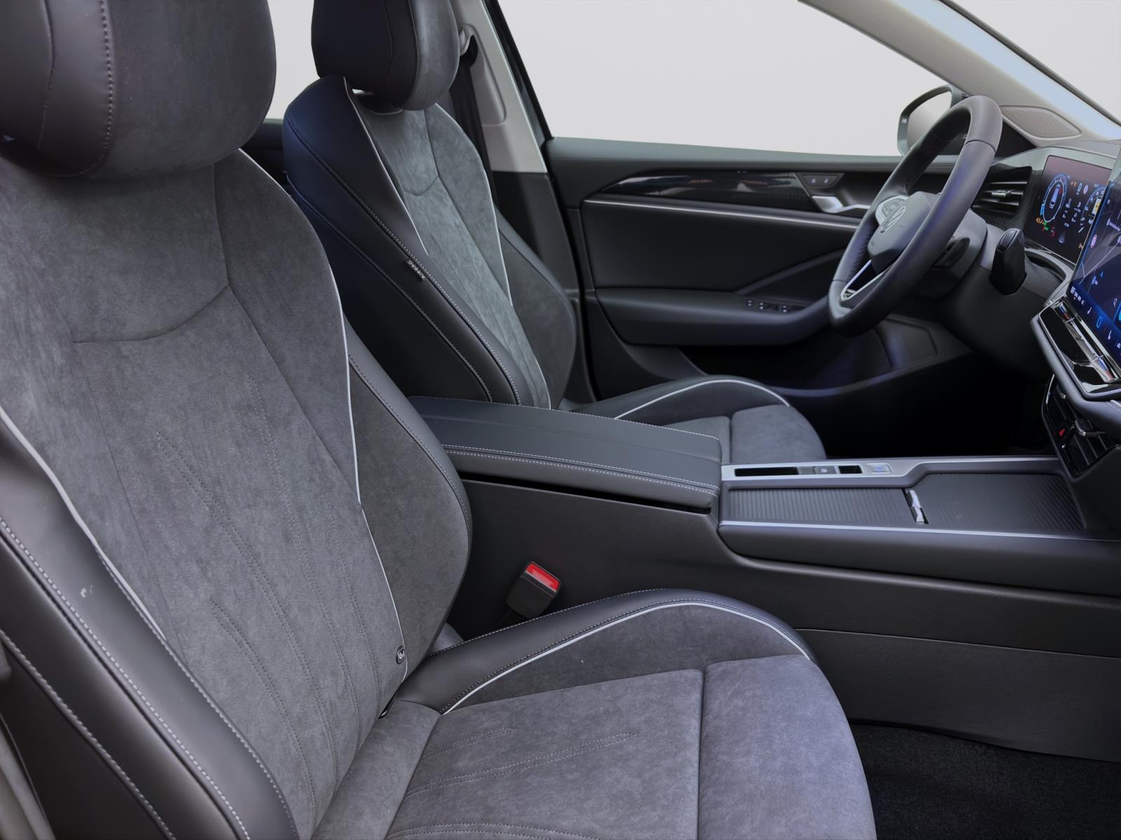 Bild 15: Volkswagen Passat Variant 1.5 eTSI DSG BUSINESS IQ.LIGHT NAVI HuD LM17