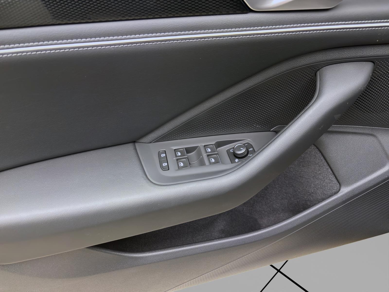 Bild 9: Volkswagen Passat Variant 1.5 eTSI DSG BUSINESS IQ.LIGHT NAVI HuD LM17